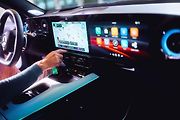 Mercedes-Benz letos odstartoval novou éru jako globální partner ženského tenisu (WTA). Své ambice v tomto sportu nyní potvrzuje i v České republice, kde v rámci ostravského turnaje představuje dvě klíčové novinky: novou generaci modelů GLB a GLC.