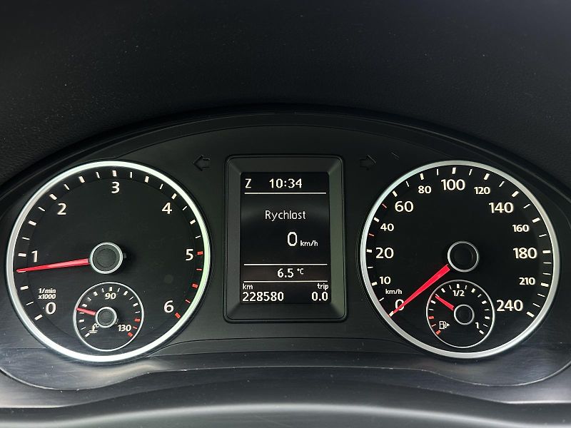 Volkswagen Tiguan 2.0TDi 4x4 R-Line 170PS Bi-Xen - fotka 16 z 28