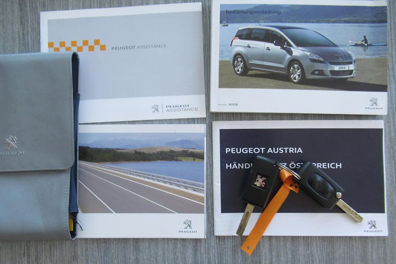 Peugeot 5008 1.6 HDi AUT.KLIMA TAŽNÉ 7 MÍST - fotka 21 z 25