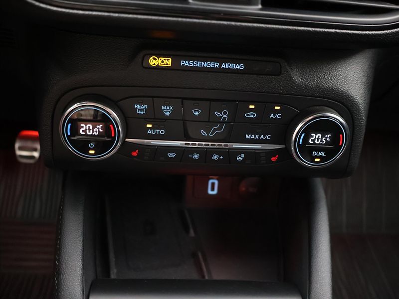 Ford Focus 2,3 ST 206kW Panorama - fotka 21 z 31