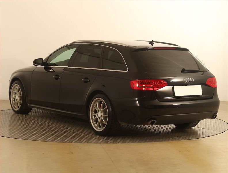 Audi A4 (2010) 3.0 TDI, 4X4, Automat - fotka 4 z 19
