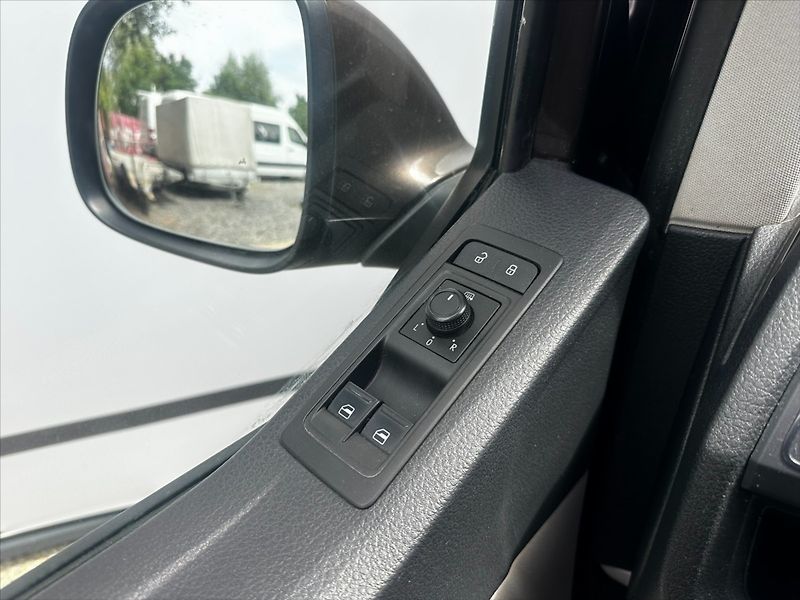 Volkswagen Caravelle 2.0TDI 110kW DSG - fotka 21 z 38