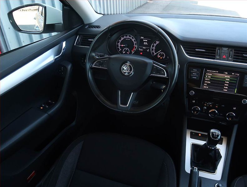 Škoda Octavia (2019) 1.6 TDI, Tempomat - fotka 7 z 19