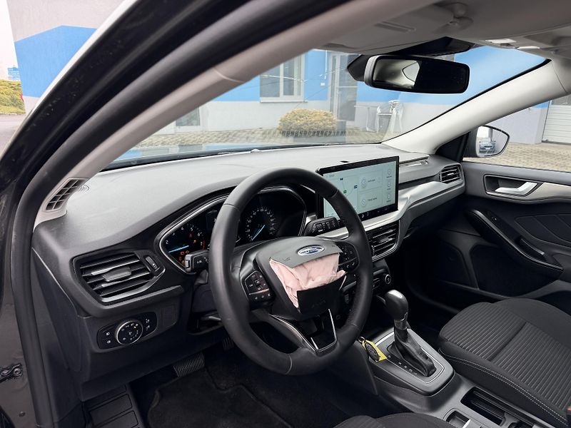 Ford Focus Kombi automat Titanium navi - fotka 10 z 17