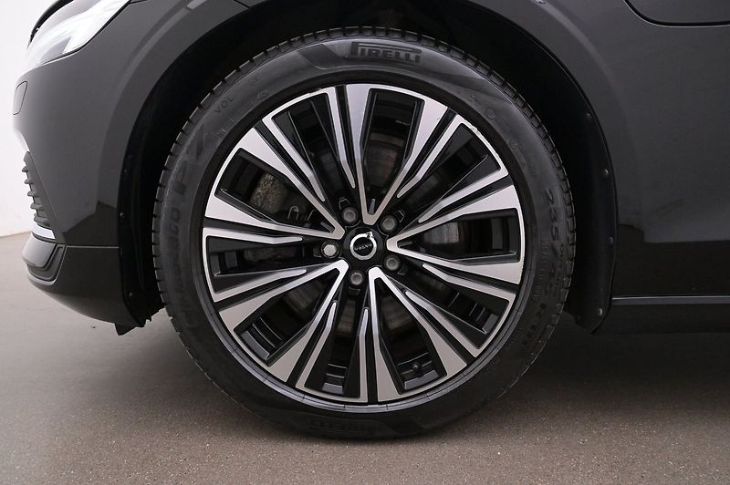 Volvo V60 Recharge T6 AWD Core Bright - fotka 4 z 22