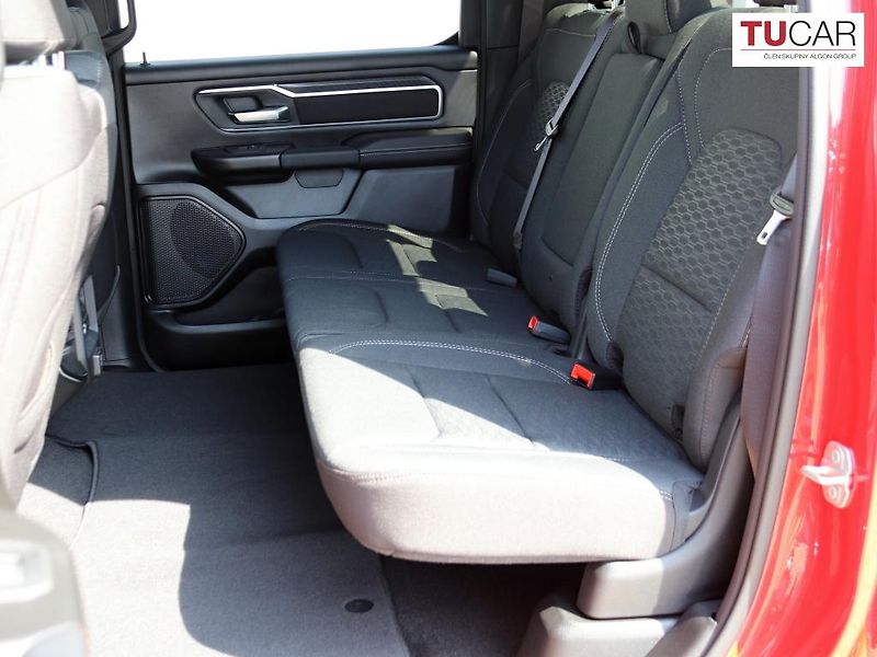 Dodge RAM (2025) 1500 BigHorn 3.0 TwinTurbo - fotka 35 z 41