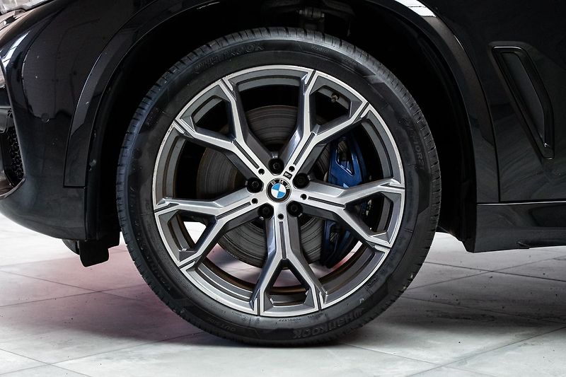 BMW X5 xDrive30d ///M*TAŽNÉ*LASER*ČR* - fotka 42 z 52