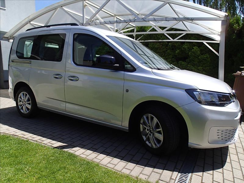 Volkswagen Caddy 1,5 1.maj. 26 000 Km, záruka - fotka 3 z 41