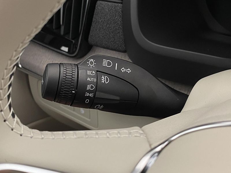 Volvo XC90 (2026) T8 AWD RECHARGE BRIGHT PLUS 7m - fotka 32 z 71