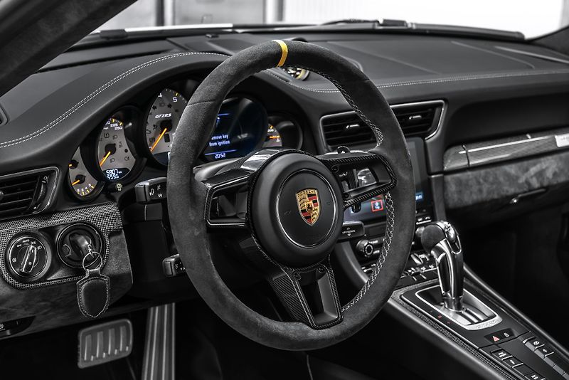 Porsche 911 GT2 RS/WEISSACH/CARBON/MAGNESI - fotka 33 z 48