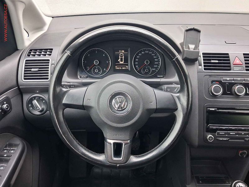 Volkswagen Touran (2015) 2.0TDi, Klima - fotka 11 z 17