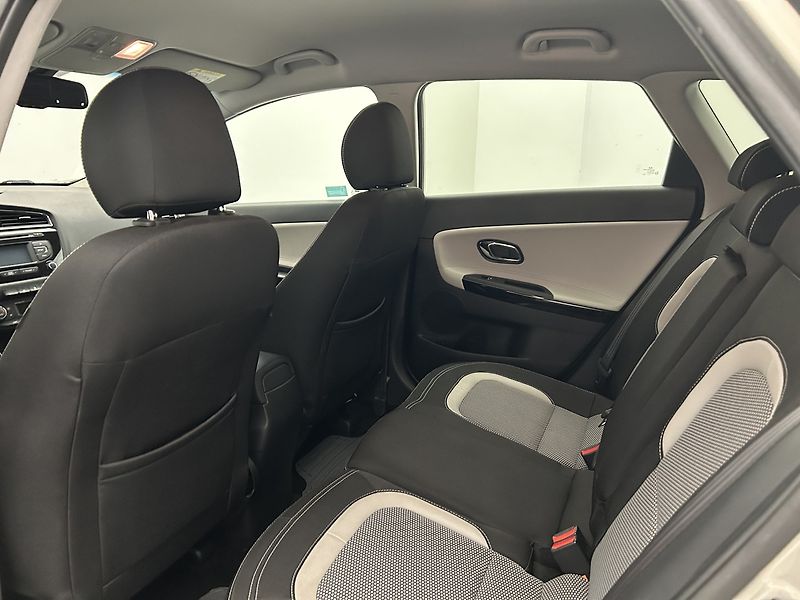 Kia Ceed 1.6 CRDI EXCLUSIVE - fotka 18 z 25
