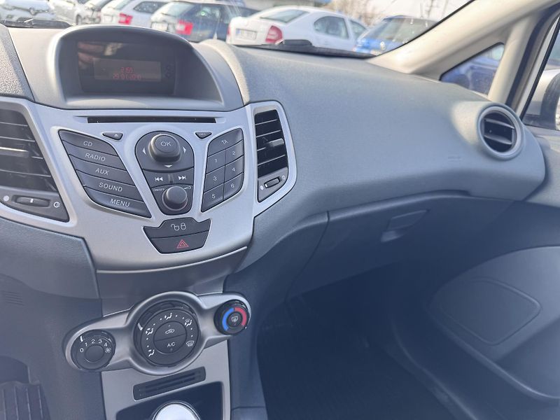 Ford Fiesta 1.25i, 44 kW, 1.Majitel,ČR - fotka 10 z 17