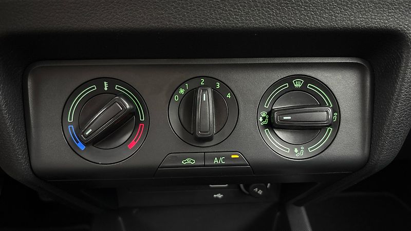 Škoda Fabia 1.0 TSI Ambition Combi - fotka 13 z 23