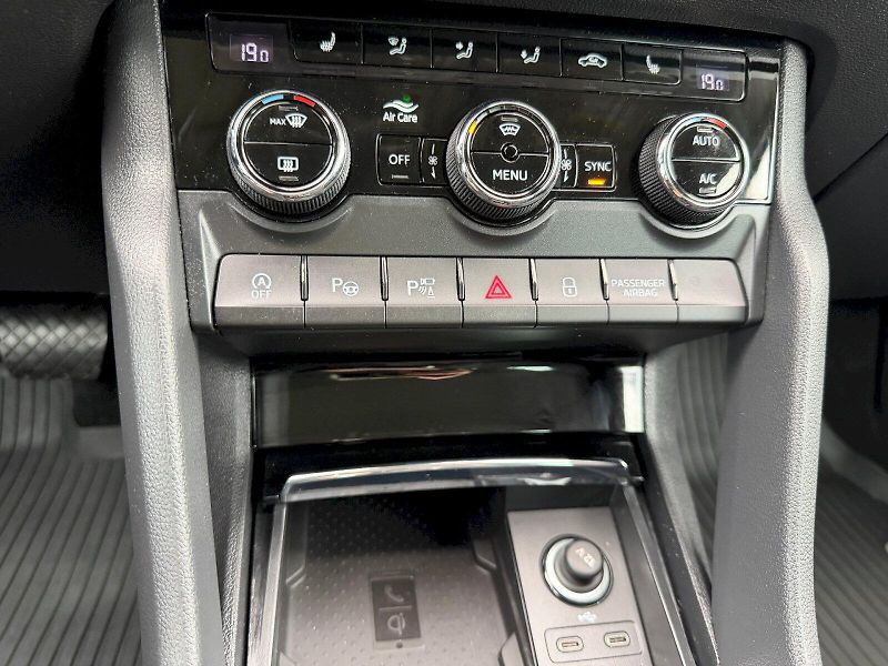 Škoda Karoq (2023) 1.5 TSI 110kW DSG Style Plus M - fotka 26 z 35