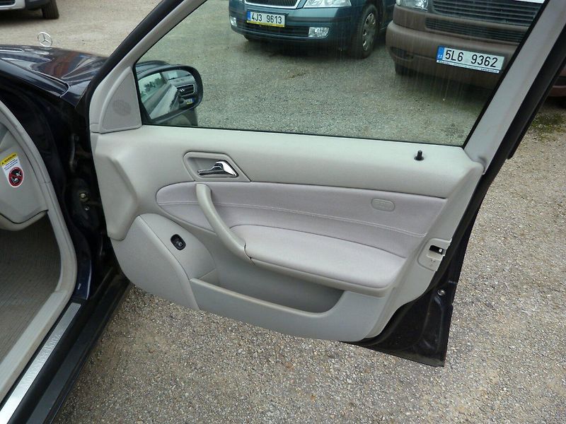 Mercedes-Benz Třídy C 200 CDI - fotka 16 z 21