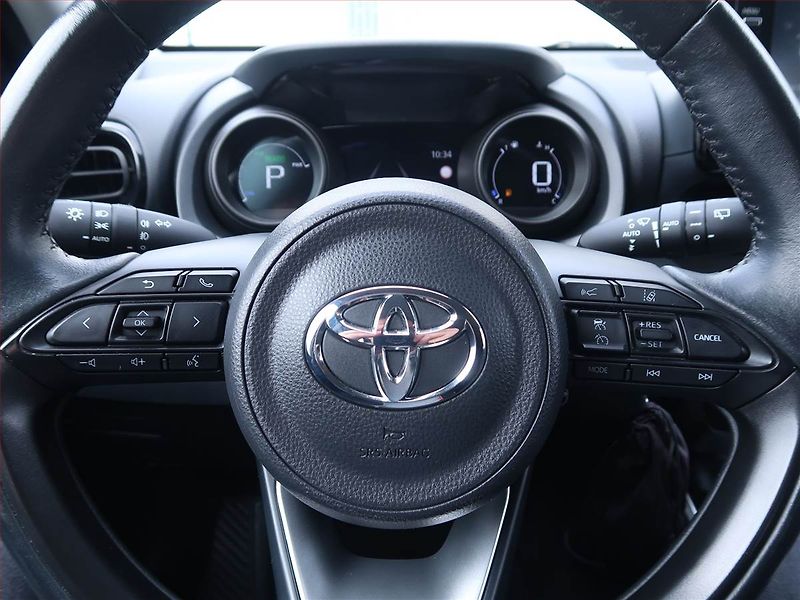 Toyota Yaris (2023) 1.5 VVT-i Hybrid, Automat - fotka 17 z 18