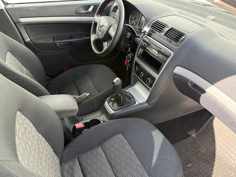 Škoda Octavia (2012) 1.6 TDI 77 kW Ambiente - fotka 16 z 20