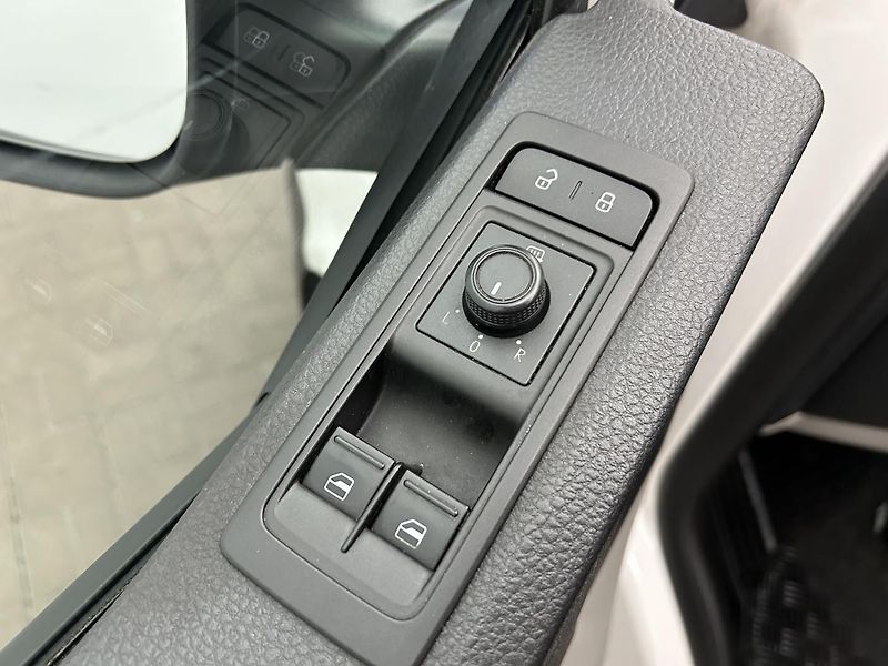 Volkswagen Transporter 2.0 TDI Long - fotka 7 z 21