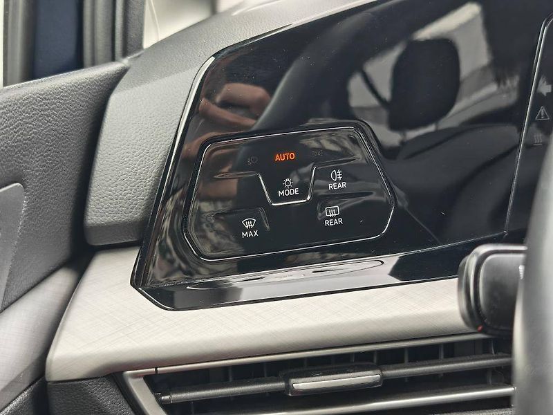Volkswagen Golf Life 1,0TSi - fotka 18 z 21