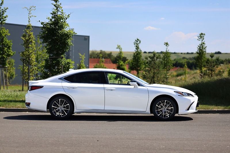 Lexus ES 300h 300h 2,5 HEV BUSINESS EDITION - fotka 6 z 25