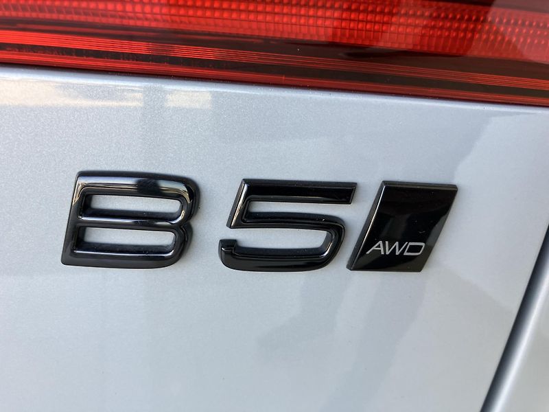 Volvo XC60 B5 AWD Black Edition Plus AT8 - fotka 9 z 47