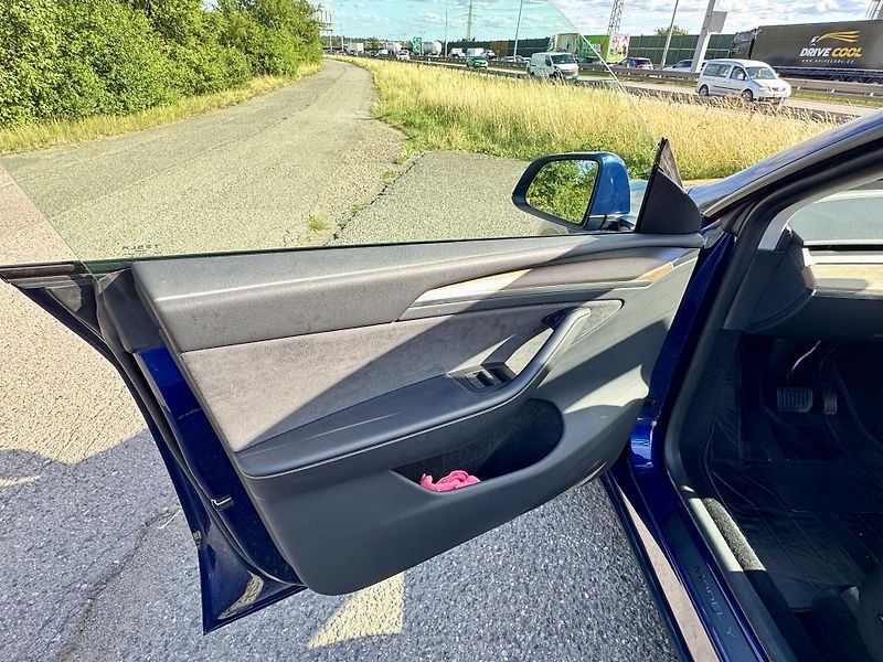 Tesla Model Y (2024) RWD. S.R. - fotka 9 z 20