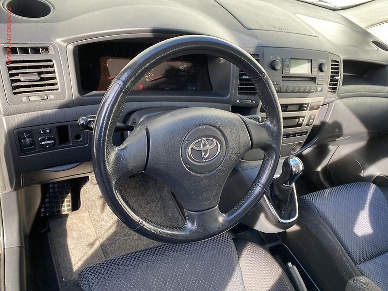 Toyota Corolla Verso (2002) 1.6i, AC, TZ - fotka 12 z 14