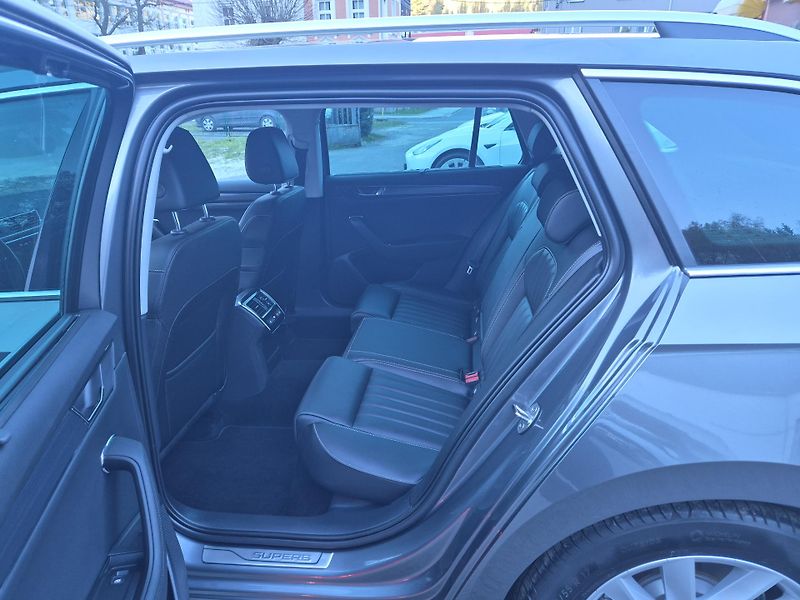 Škoda Superb Combi 2,0TDi DSG 110kw 17ALU - fotka 12 z 48