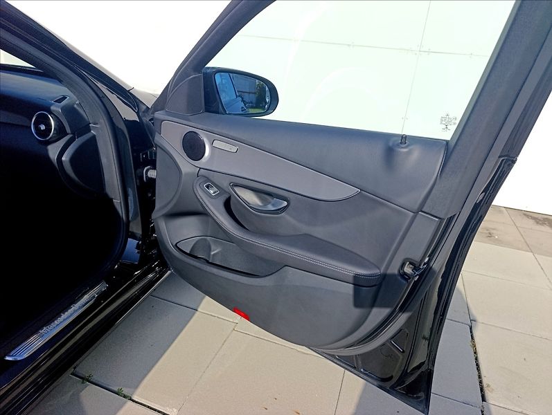 Mercedes-Benz Třídy C 2,0 EQ POWER KAMERA NAVI - fotka 33 z 38