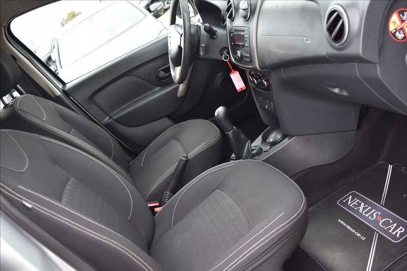 Dacia Sandero 1,2 i 55KW PO SERVISE - fotka 21 z 39