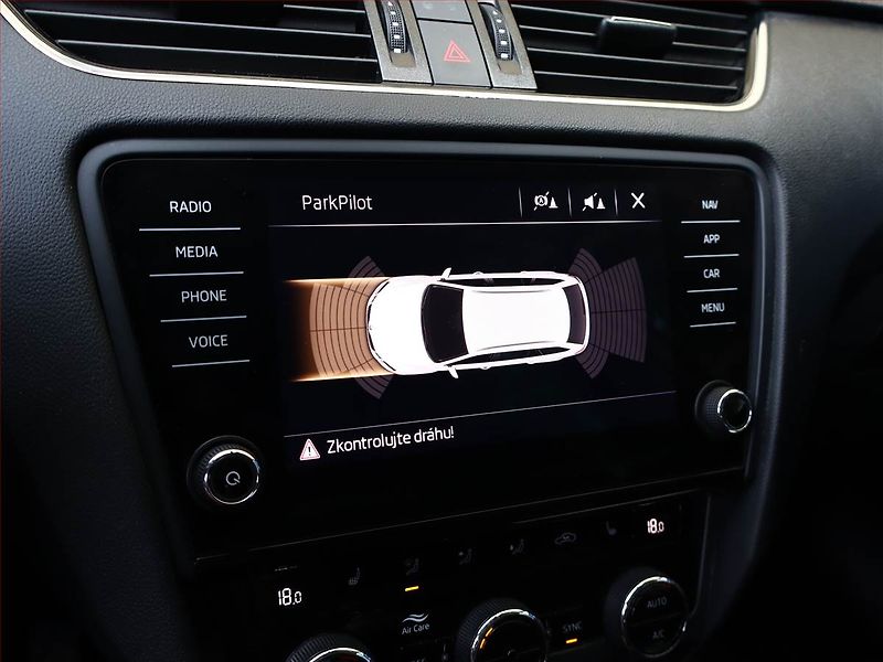 Škoda Octavia (2018) 1.5 TSI, Navi, Tempomat - fotka 15 z 17