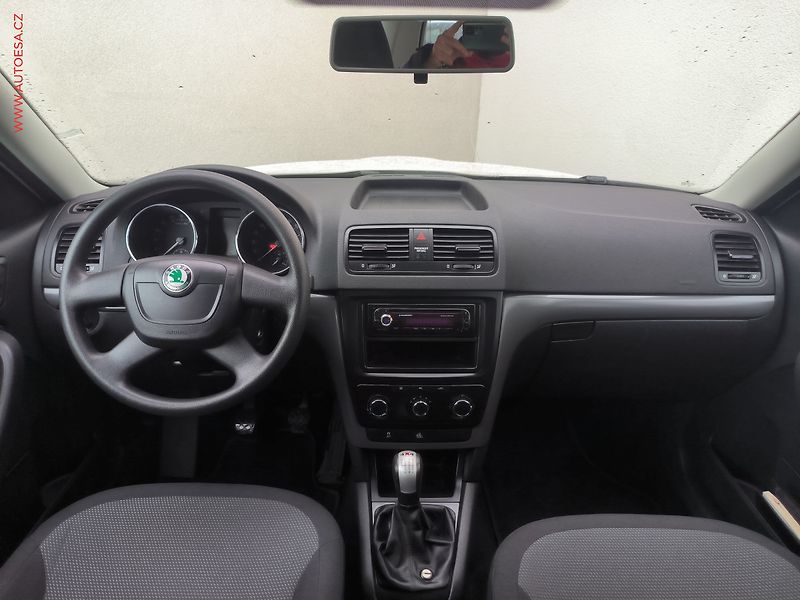 Škoda Yeti (2010) 2.0 TDI 4x4, ČR, AC, tažné - fotka 7 z 15