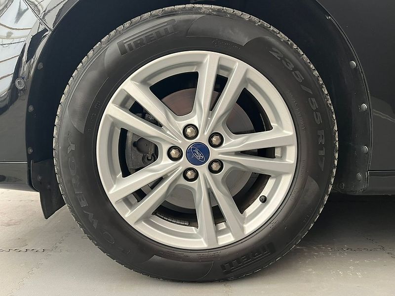 Ford S-MAX 2,5 HEV Titanium 7míst - fotka 31 z 70