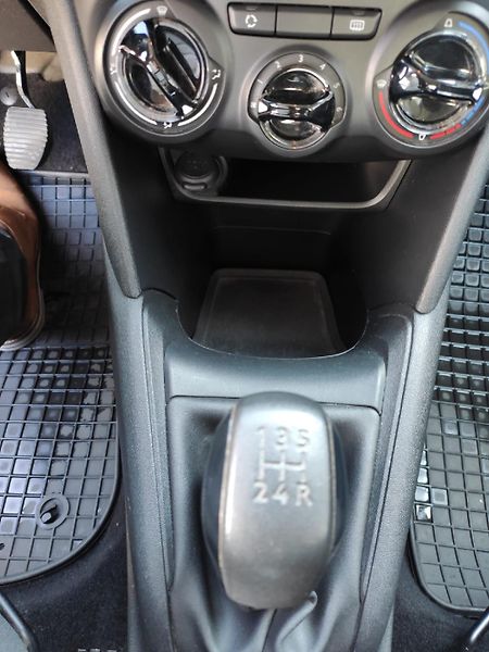 Peugeot 208 (2013) 1.2i 92k MAN5 nové CZ po STK - fotka 14 z 22