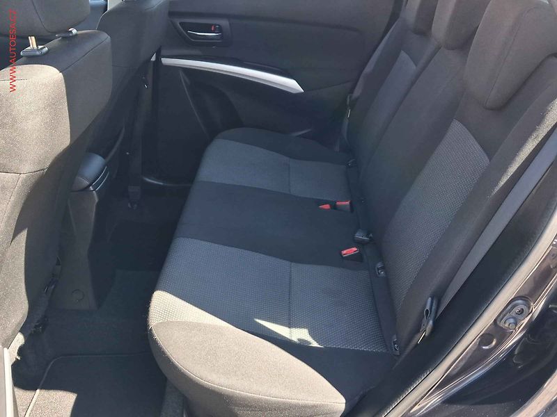 Suzuki SX4 (2014) 1.6DDiS, ČR, AC, TZ, park - fotka 10 z 17