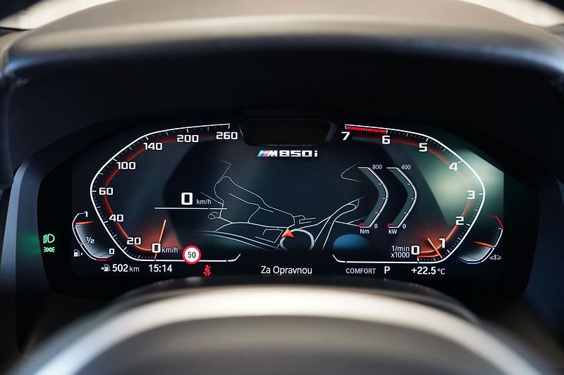 BMW Řada 8 M850i xDrive, Golden Thunder - fotka 28 z 50