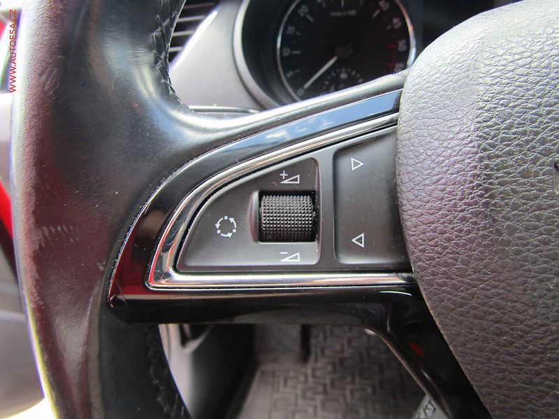Škoda Octavia (2013) 1.6TDi 4x4, ČR, Elegance - fotka 17 z 19