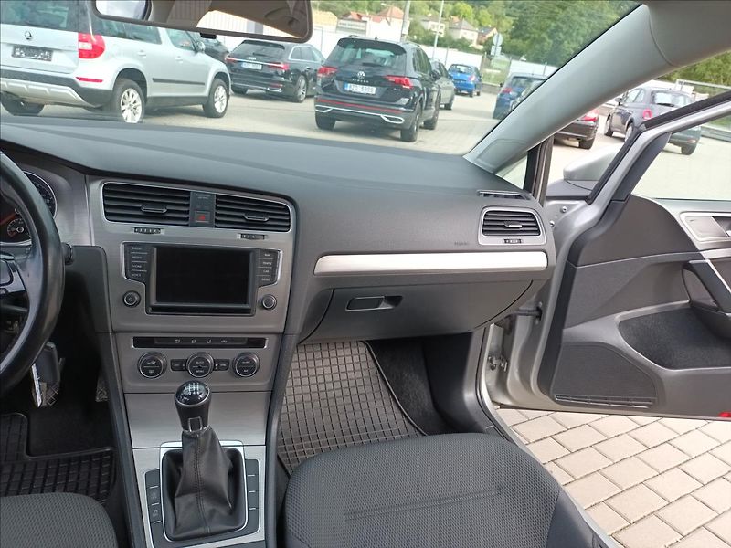 Volkswagen Golf 1,6 TDI,81KW,4X4,NAVI,SERVISKA - fotka 14 z 49