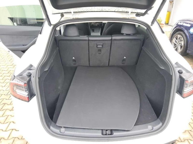 Tesla Model Y ZAMLUVENO ! SOH 93,9% - fotka 7 z 10