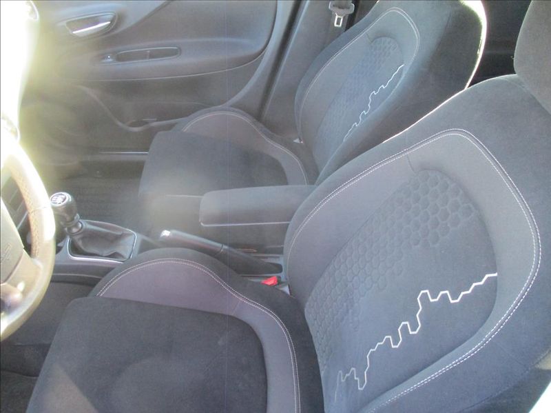 Fiat Punto 1,2 i, aut.klima,servis,1.maj, - fotka 15 z 33
