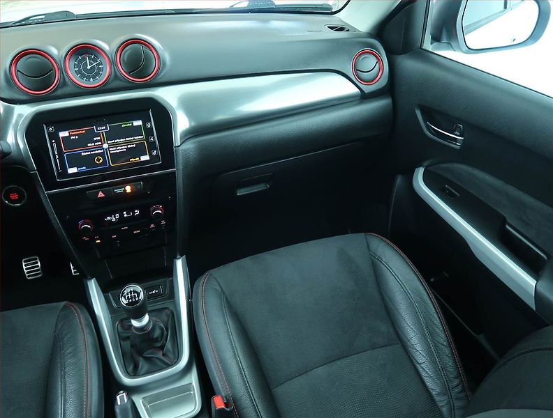 Suzuki Vitara (2018) 1.4 BoosterJet, Serv.kniha - fotka 8 z 17