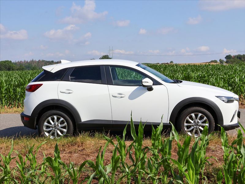 Mazda CX-3 2,0 Skyactiv-G120 Emotion CZ - fotka 8 z 33