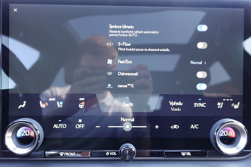 Lexus RX 450h plus RX450h+ Plug-in Luxury Panoram - fotka 29 z 43
