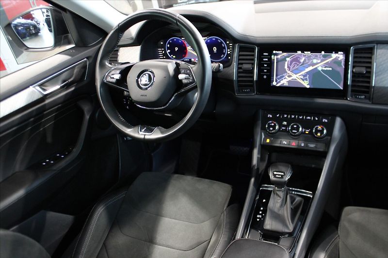 Škoda Kodiaq TDi DSG 4x4 Style ACC/Fullserv - fotka 15 z 33