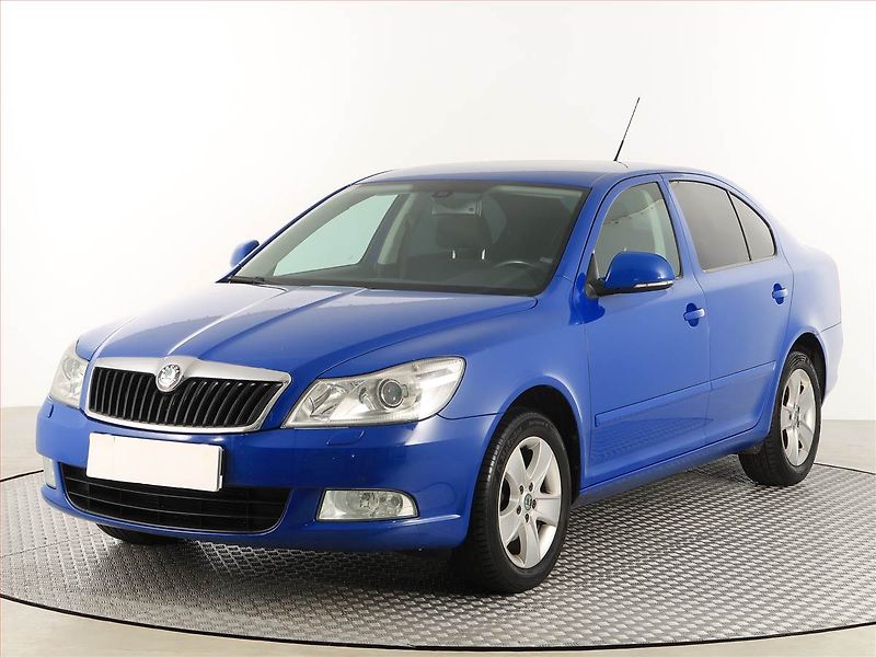 Škoda Octavia (2009) 1.9 TDI, Xenony, Tempomat - fotka 2 z 17