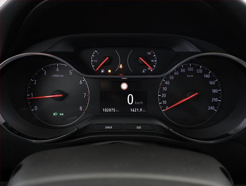 Opel Crossland X (2018) 1.2 Turbo, ČR,1.maj - fotka 9 z 17