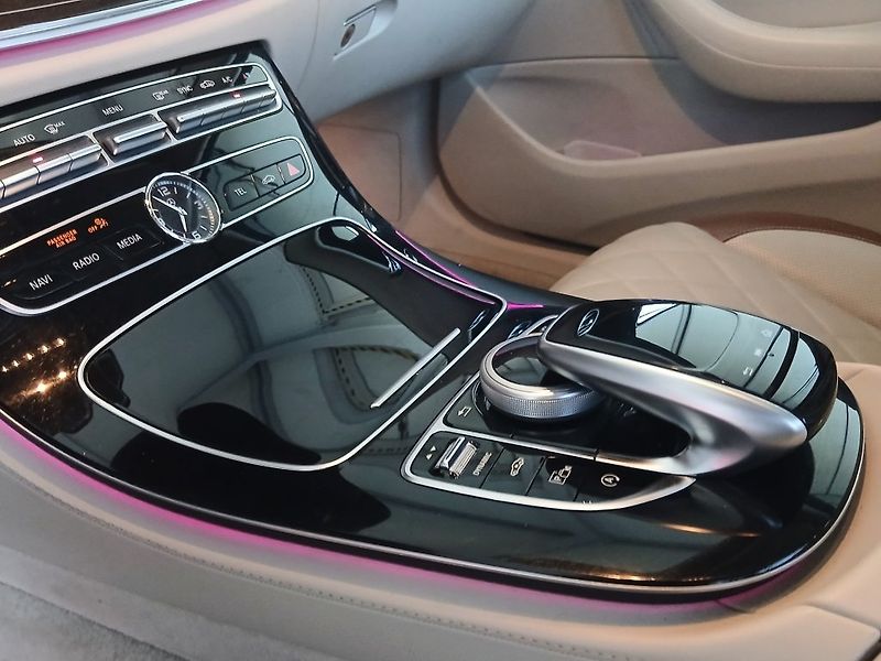 Mercedes-Benz Třídy E 350d All Terrain 190kW Designo - fotka 12 z 20