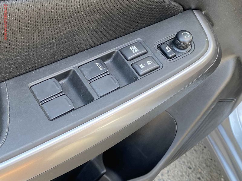 Suzuki Swift (2022) 1.2i HYBRID, Navi, kamera - fotka 11 z 17