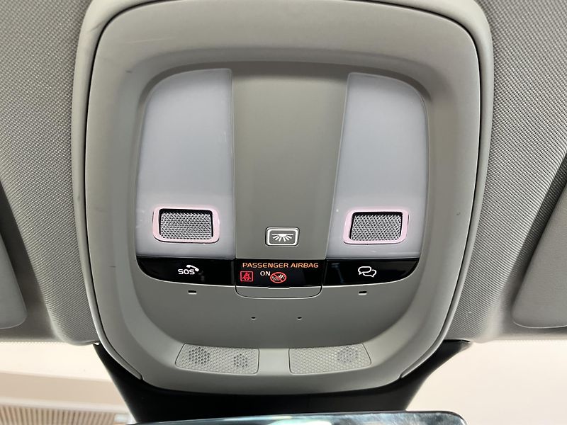 Volvo XC60 B4 AWD PLUS DARK AT8, ČR - fotka 38 z 41
